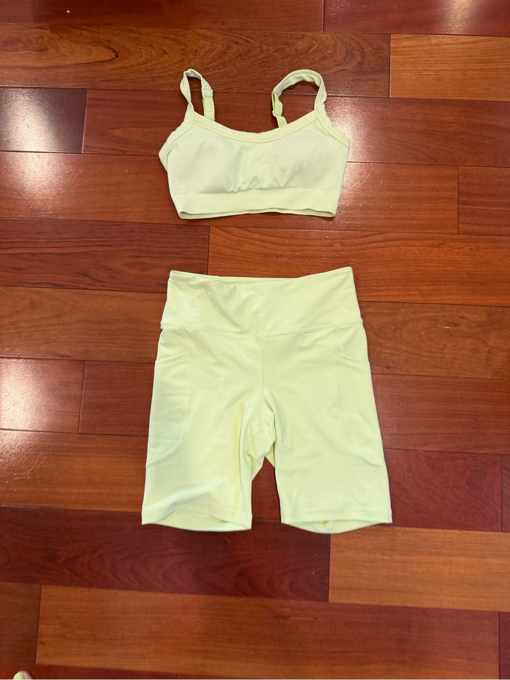 Old Navy Active Lime Green Set - Sports Bra & High-Waist Biker Shorts - Medium